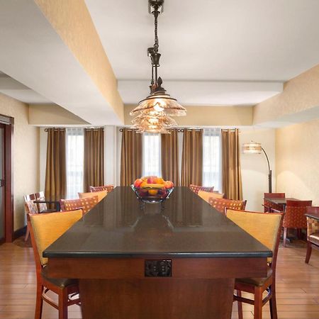 Hampton Inn Форрест-Сити Экстерьер фото