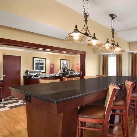 Hampton Inn Форрест-Сити Экстерьер фото