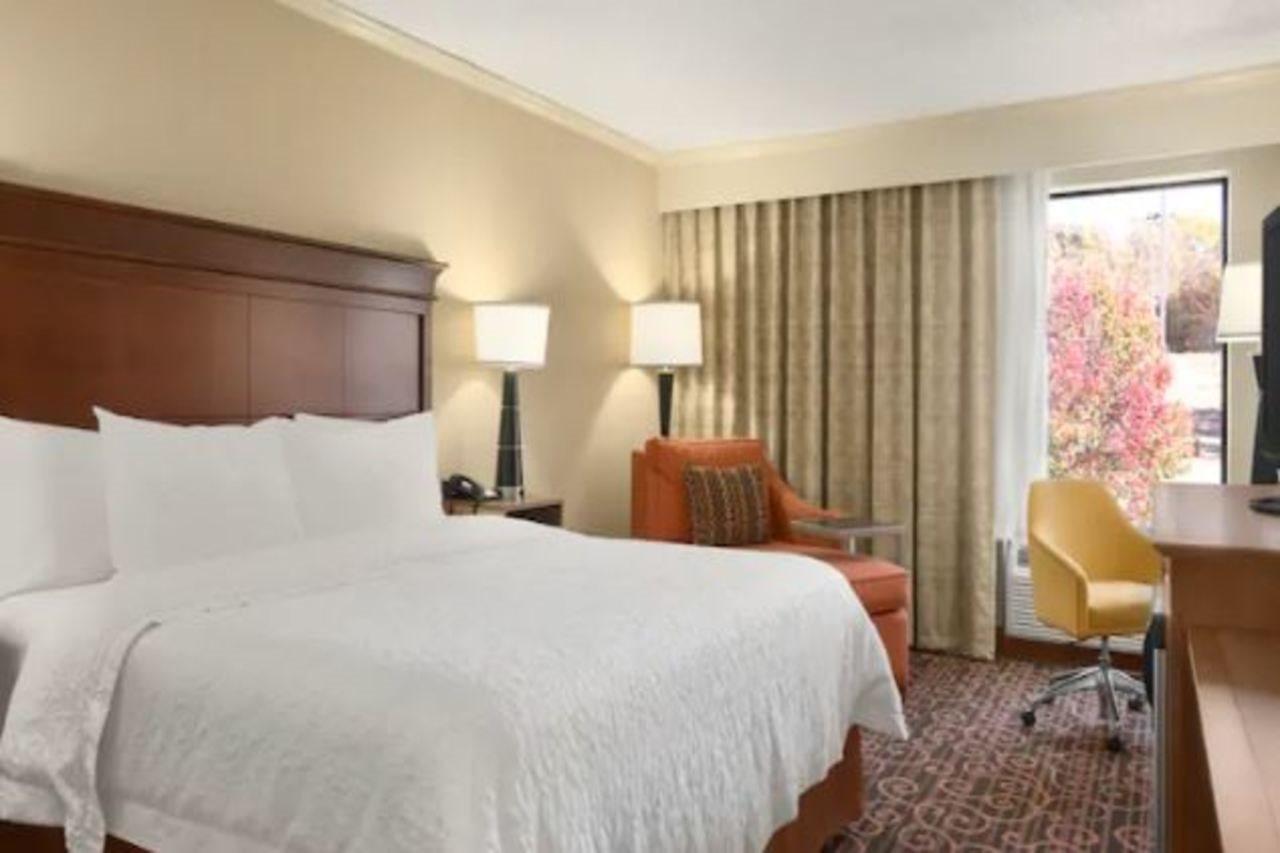 Hampton Inn Форрест-Сити Экстерьер фото