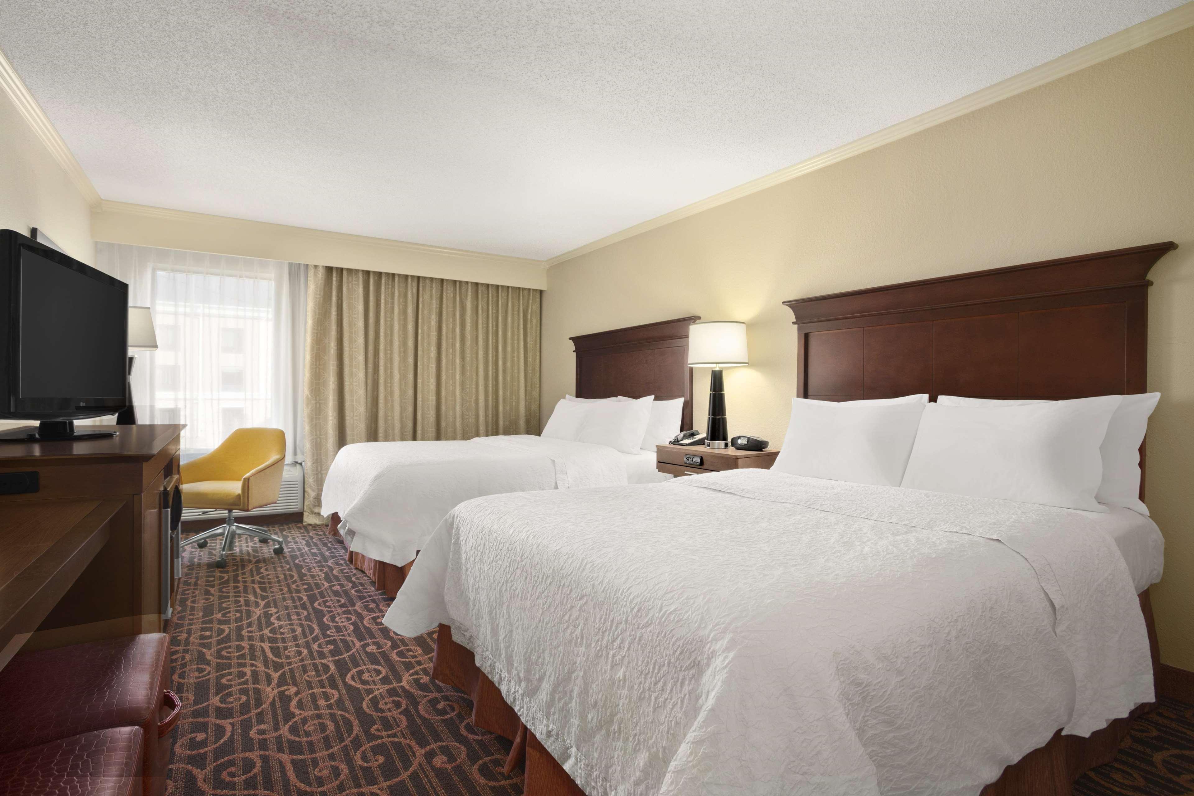 Hampton Inn Форрест-Сити Экстерьер фото