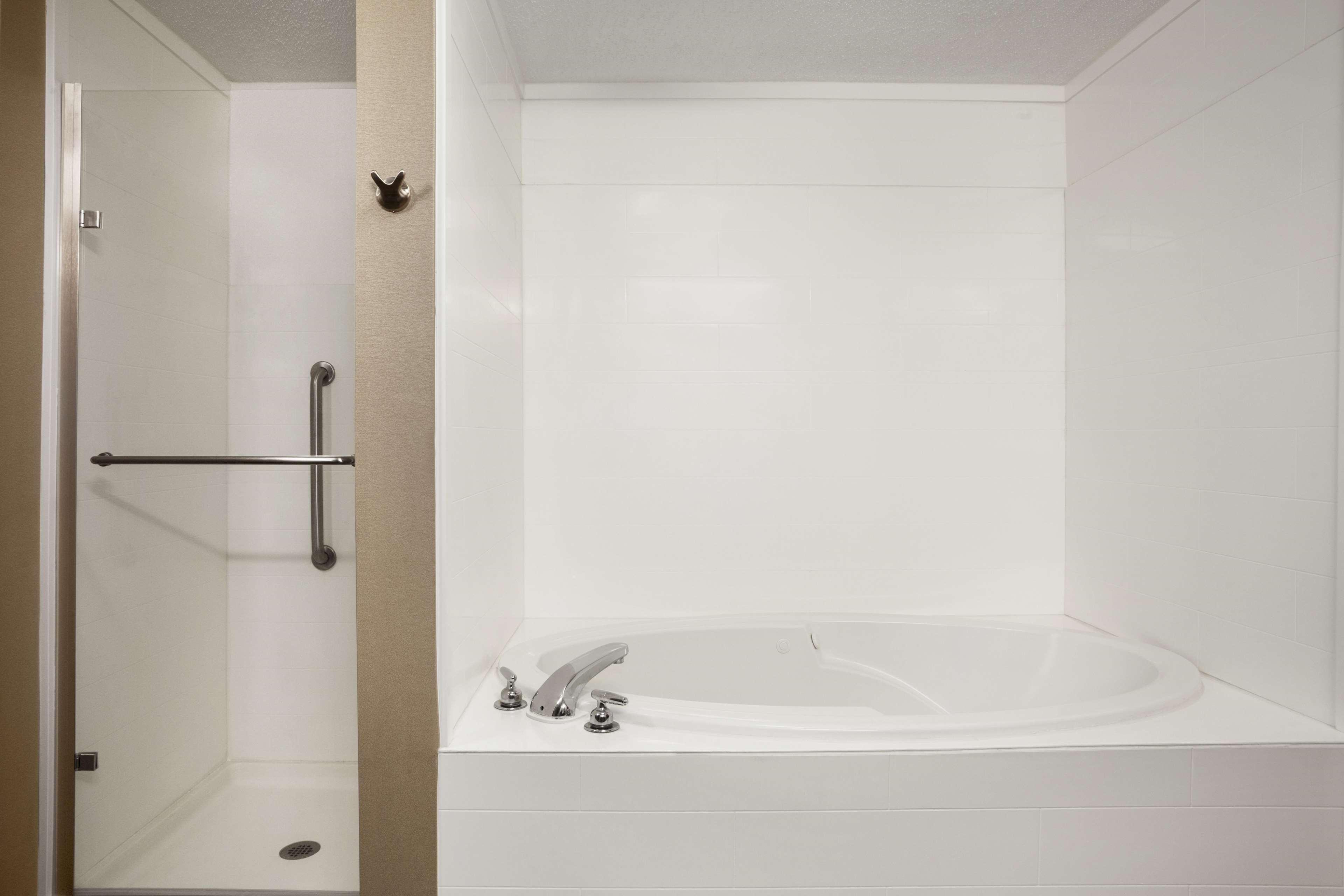 Hampton Inn Форрест-Сити Экстерьер фото