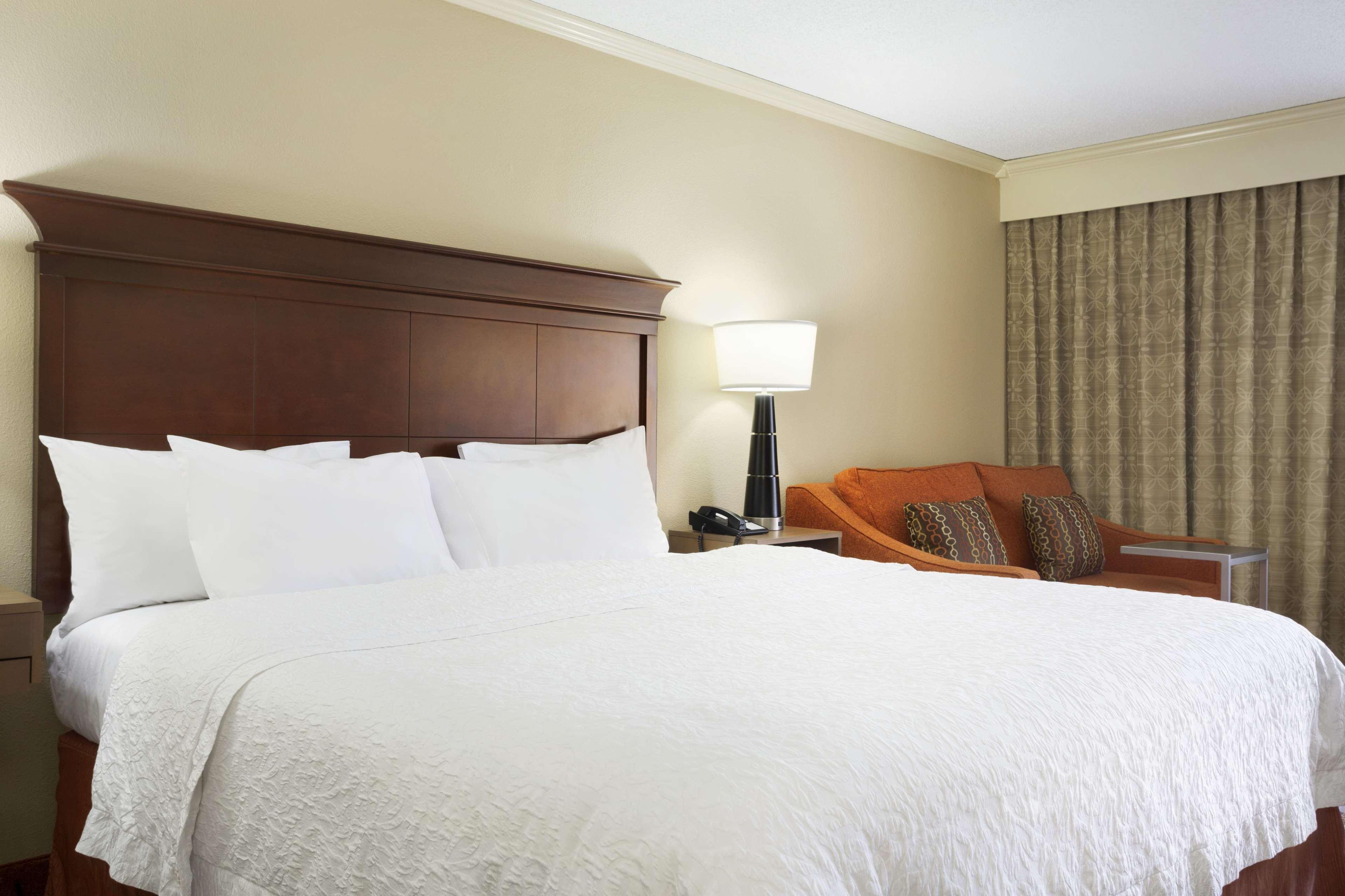 Hampton Inn Форрест-Сити Экстерьер фото
