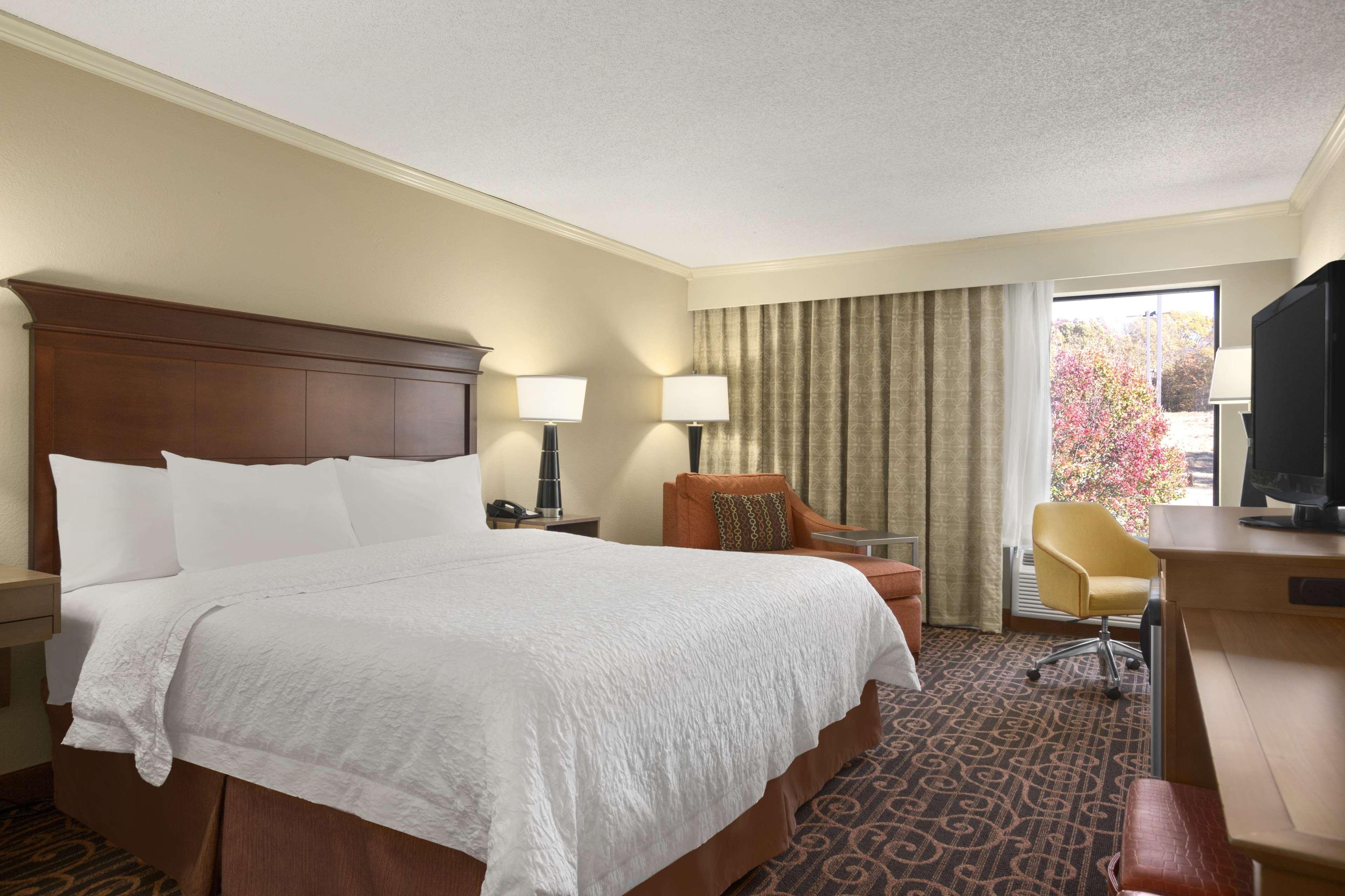 Hampton Inn Форрест-Сити Экстерьер фото