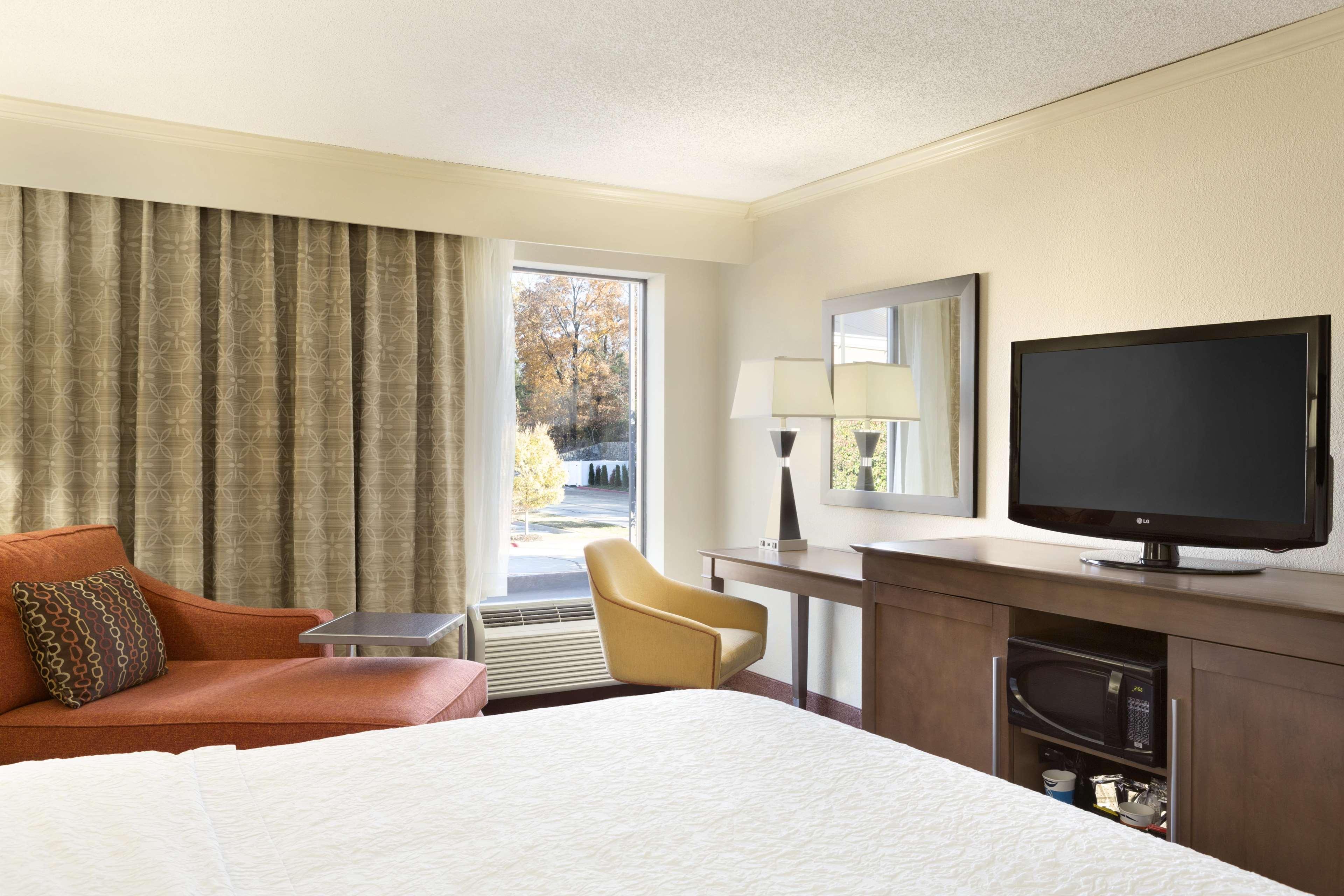 Hampton Inn Форрест-Сити Экстерьер фото