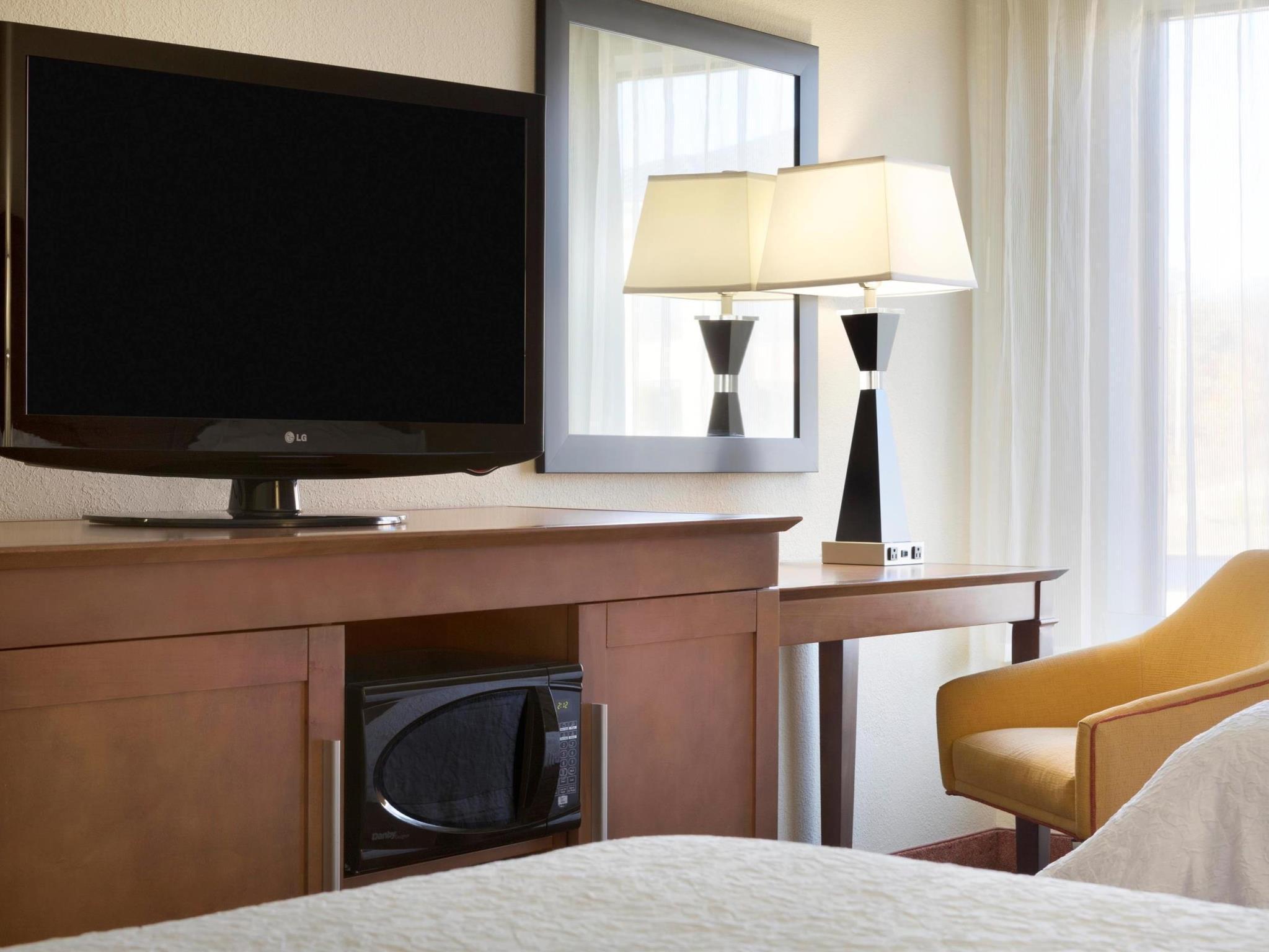 Hampton Inn Форрест-Сити Экстерьер фото