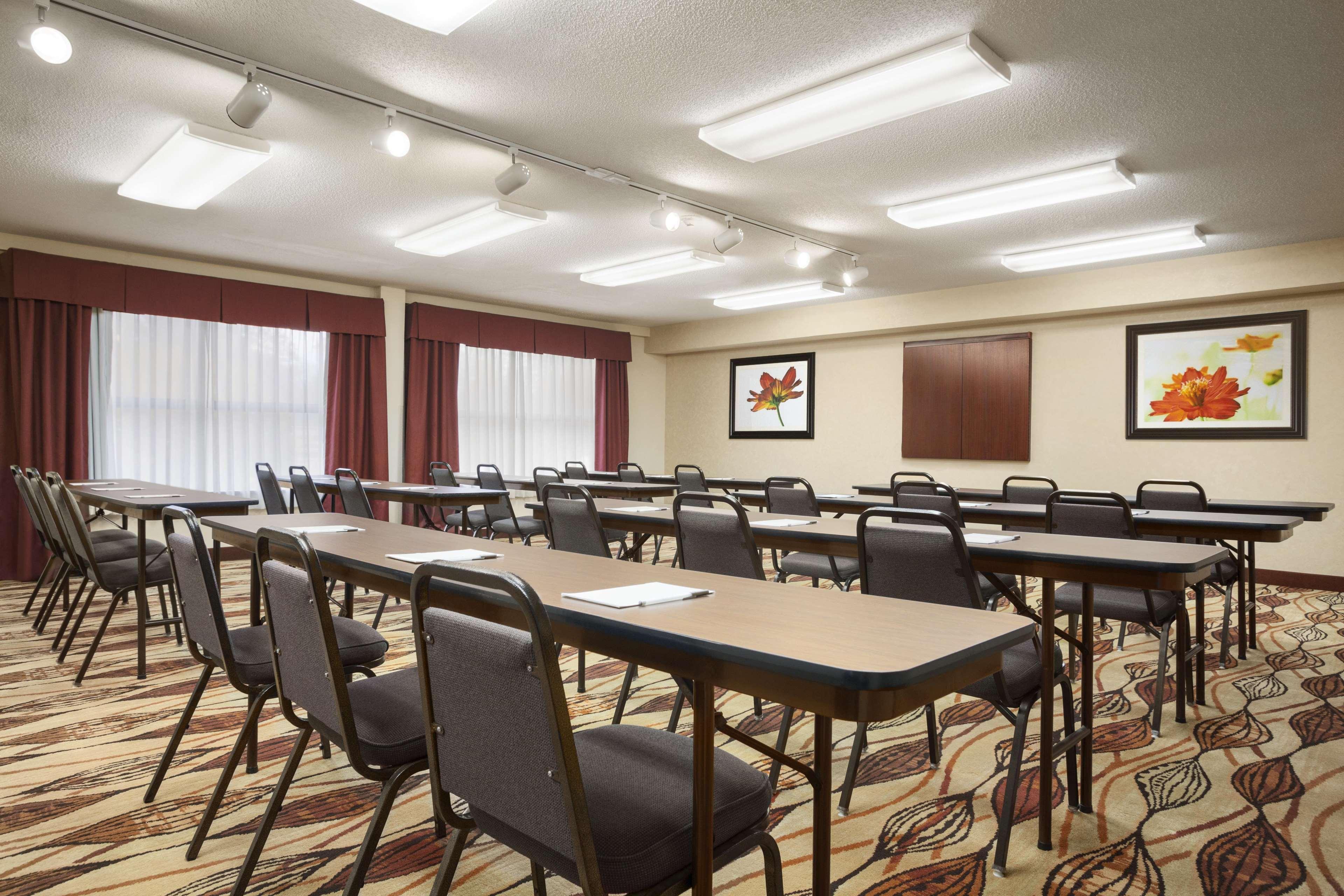 Hampton Inn Форрест-Сити Экстерьер фото