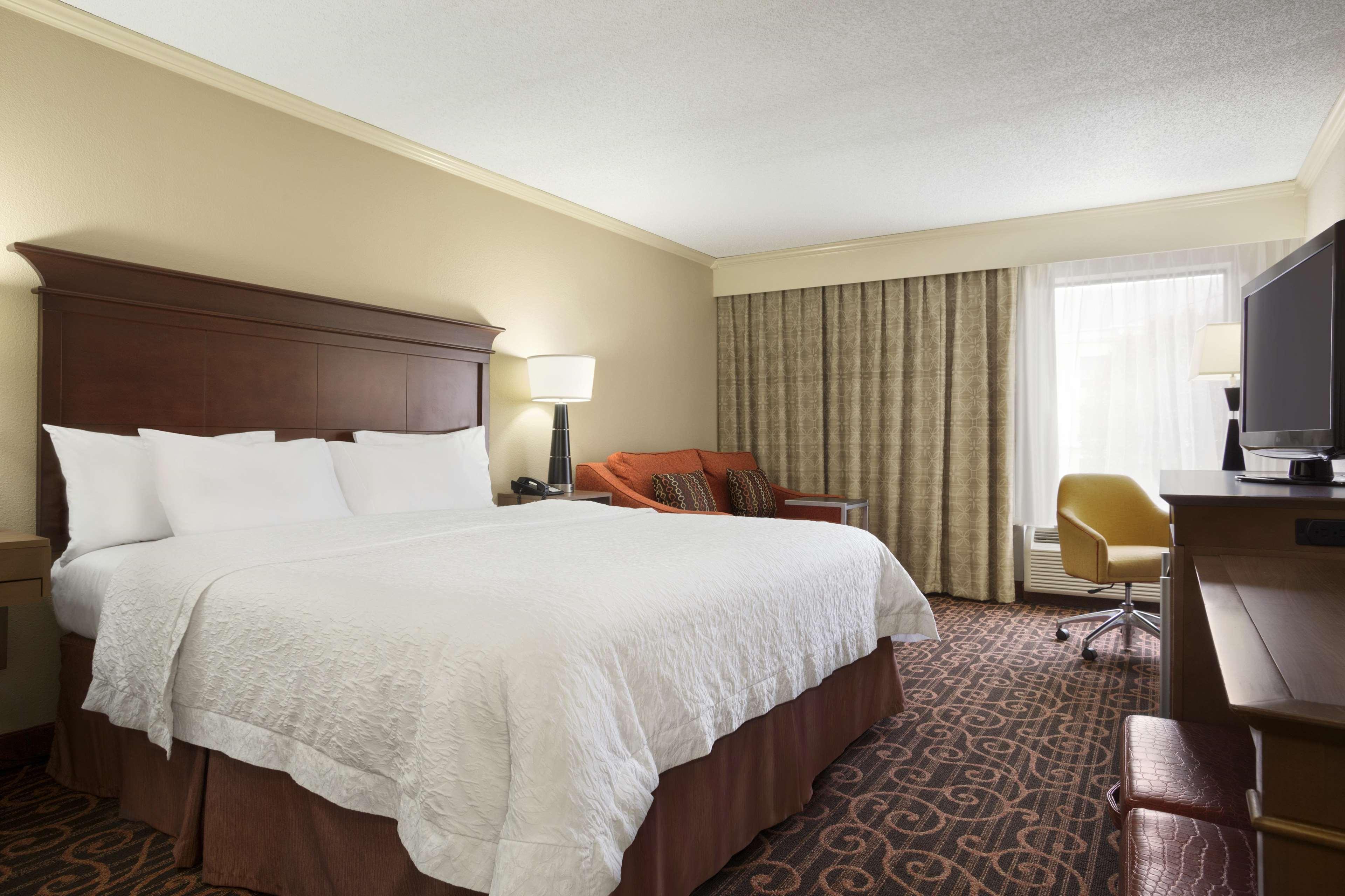 Hampton Inn Форрест-Сити Экстерьер фото