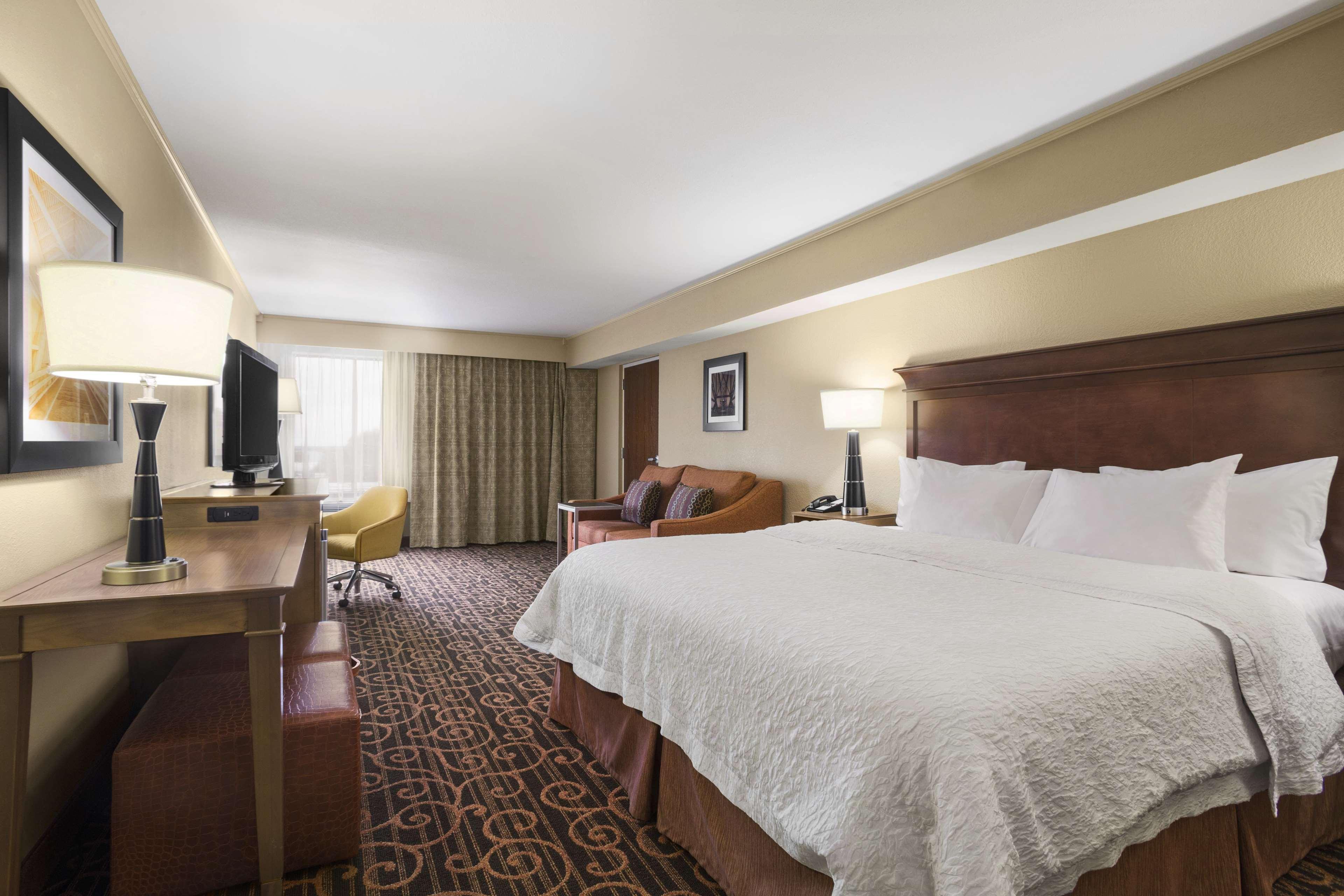 Hampton Inn Форрест-Сити Экстерьер фото