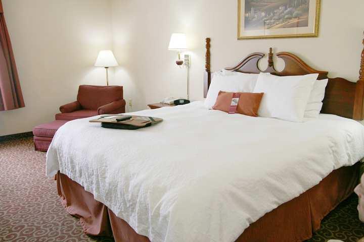 Hampton Inn Форрест-Сити Экстерьер фото