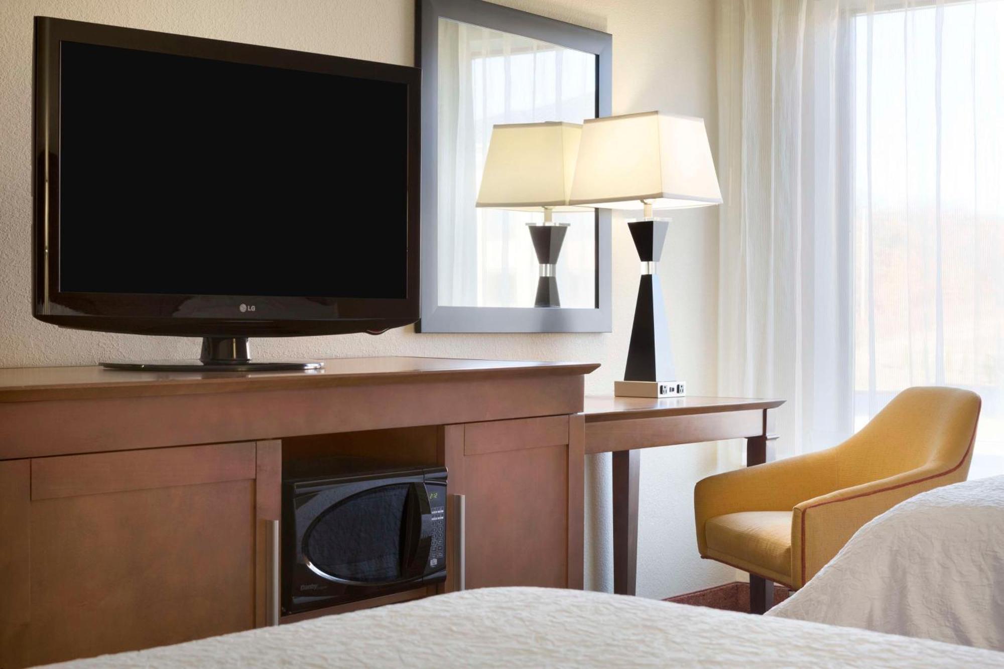 Hampton Inn Форрест-Сити Экстерьер фото
