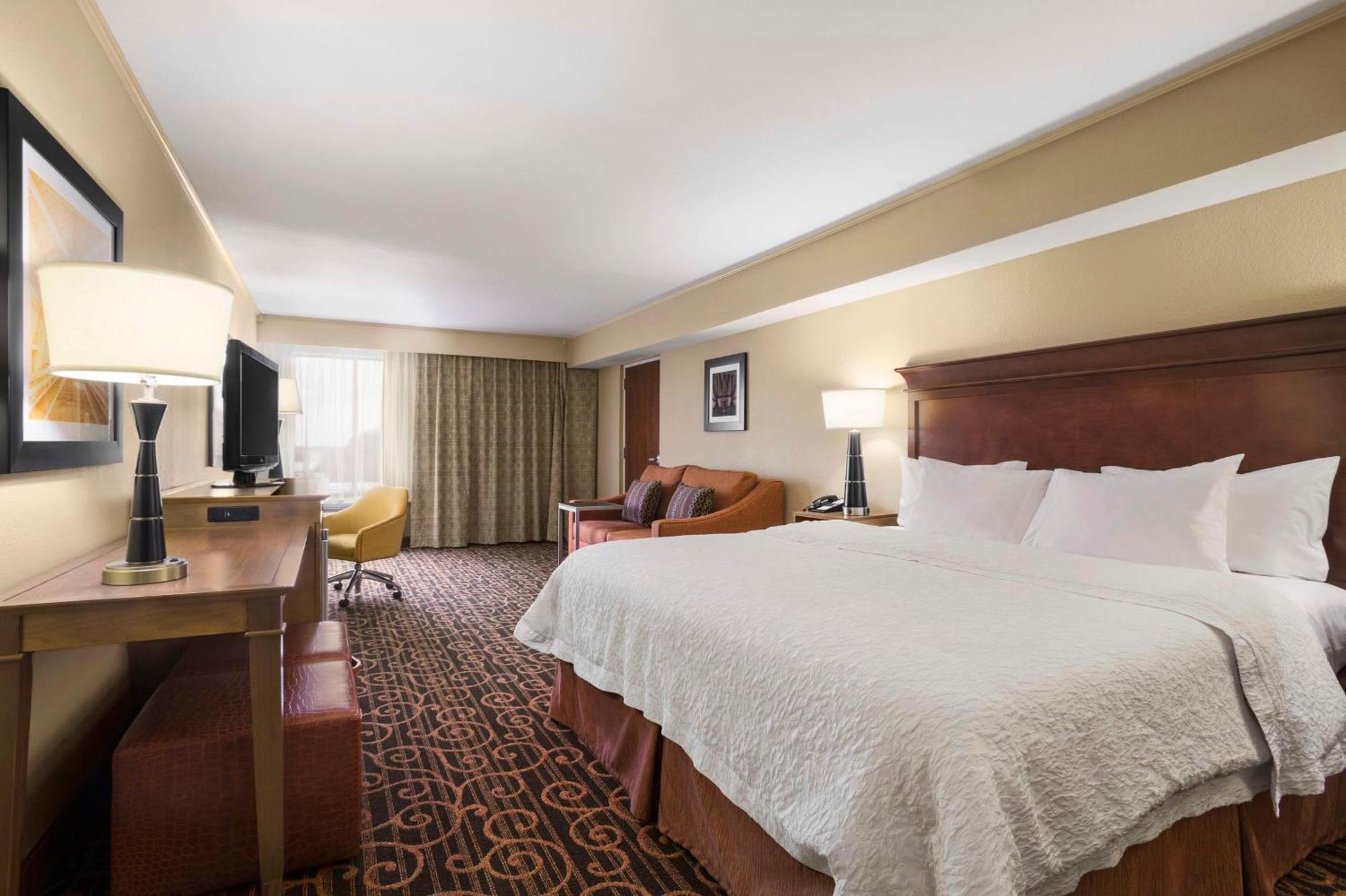 Hampton Inn Форрест-Сити Экстерьер фото