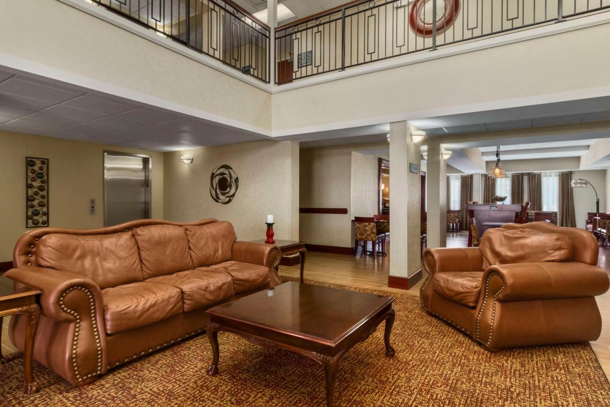 Hampton Inn Форрест-Сити Экстерьер фото