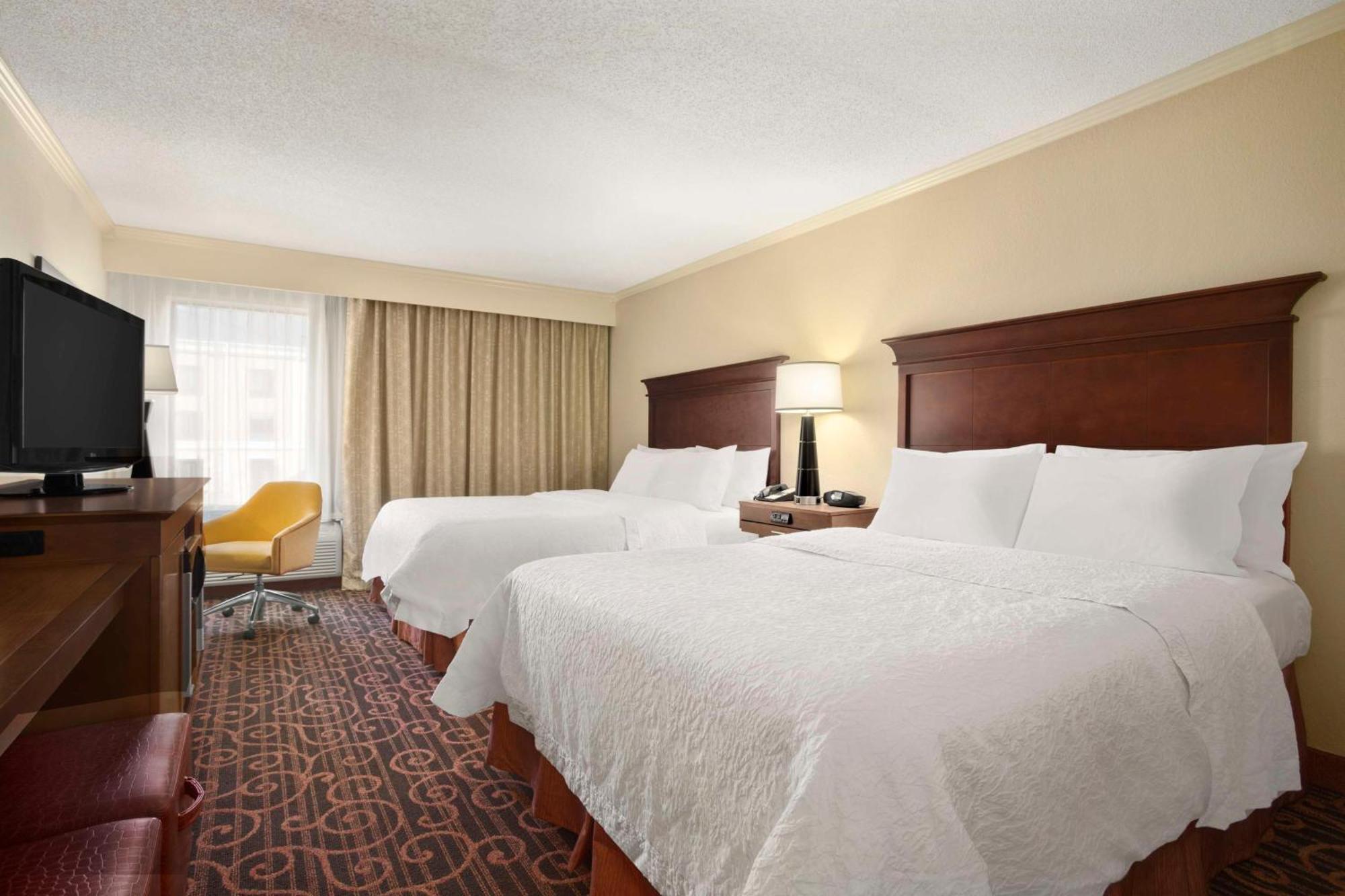 Hampton Inn Форрест-Сити Экстерьер фото