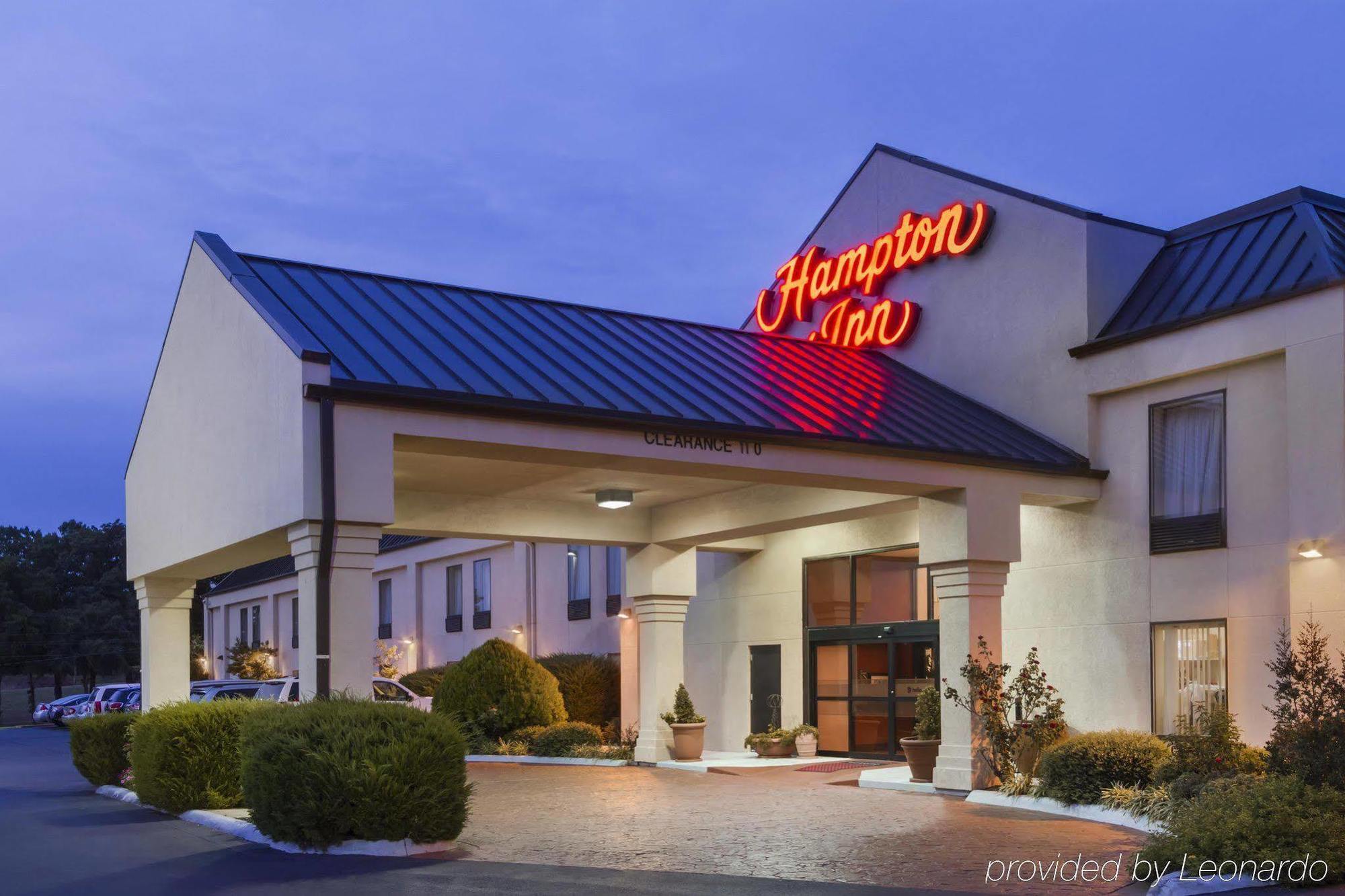 Hampton Inn Форрест-Сити Экстерьер фото