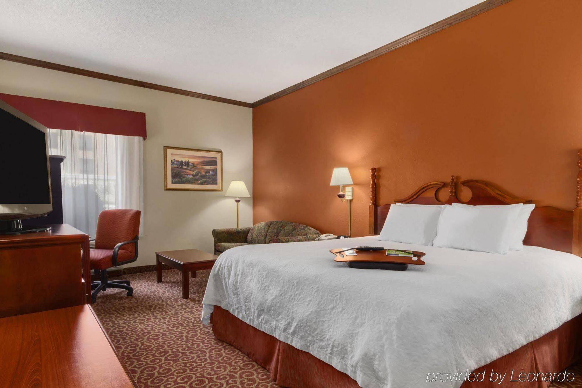 Hampton Inn Форрест-Сити Экстерьер фото